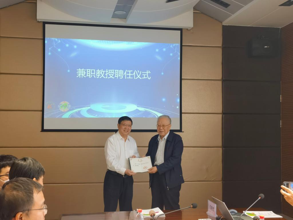 英亚网站邀请汪旭光院士来校参加研讨会